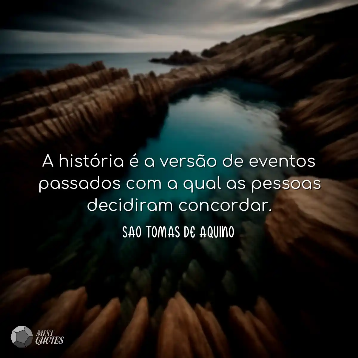 A história é a versão de eventos passados com a qu